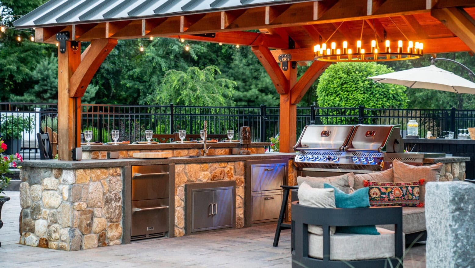 Outdoor Kitchen Builders